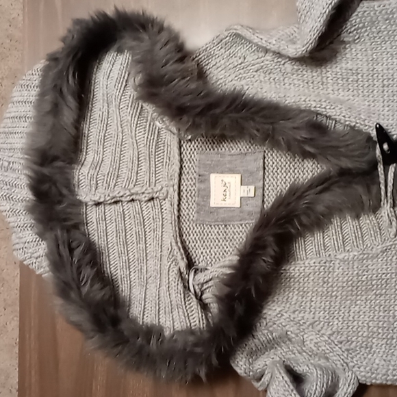 Kenji HandKnit Sweater w Faux Fur Hood and Kangaroo Pocket Size M - Picture 4 of 5